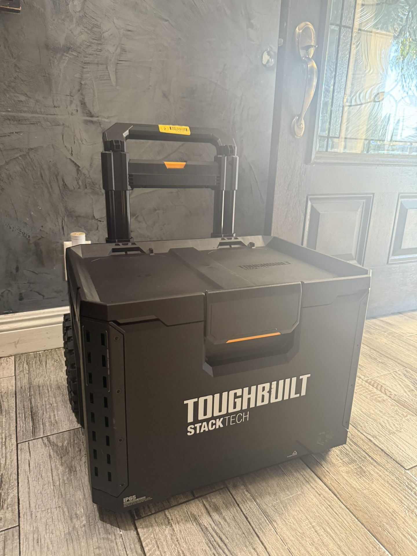 Though built rolling tool box