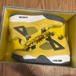 Jordan 4 Lightning Size 9.5