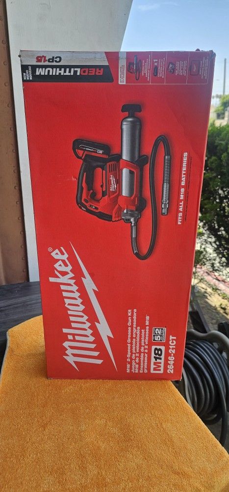 MILWAUKEE M18V-2-SPEED GREASE GUN KIT BRAND NEW