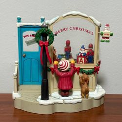 Vintage Collectible House Of Lloyd Christmas Around The World Toy Shop Musical Animated Figure