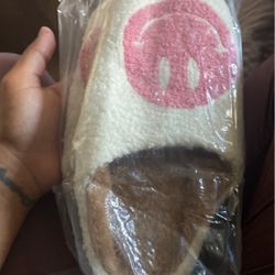 Smiley Face Cute Slippers Size 7-8 Women 