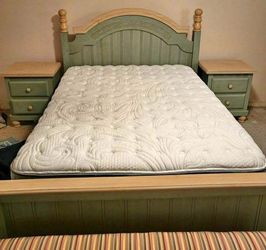 Queen bedroom set with brand new never used mattress