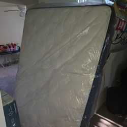 Brand New Queen Size/ Base