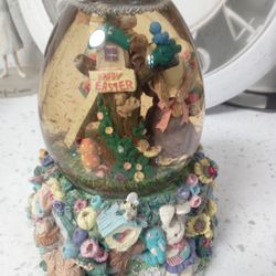 Musical Easter Globe