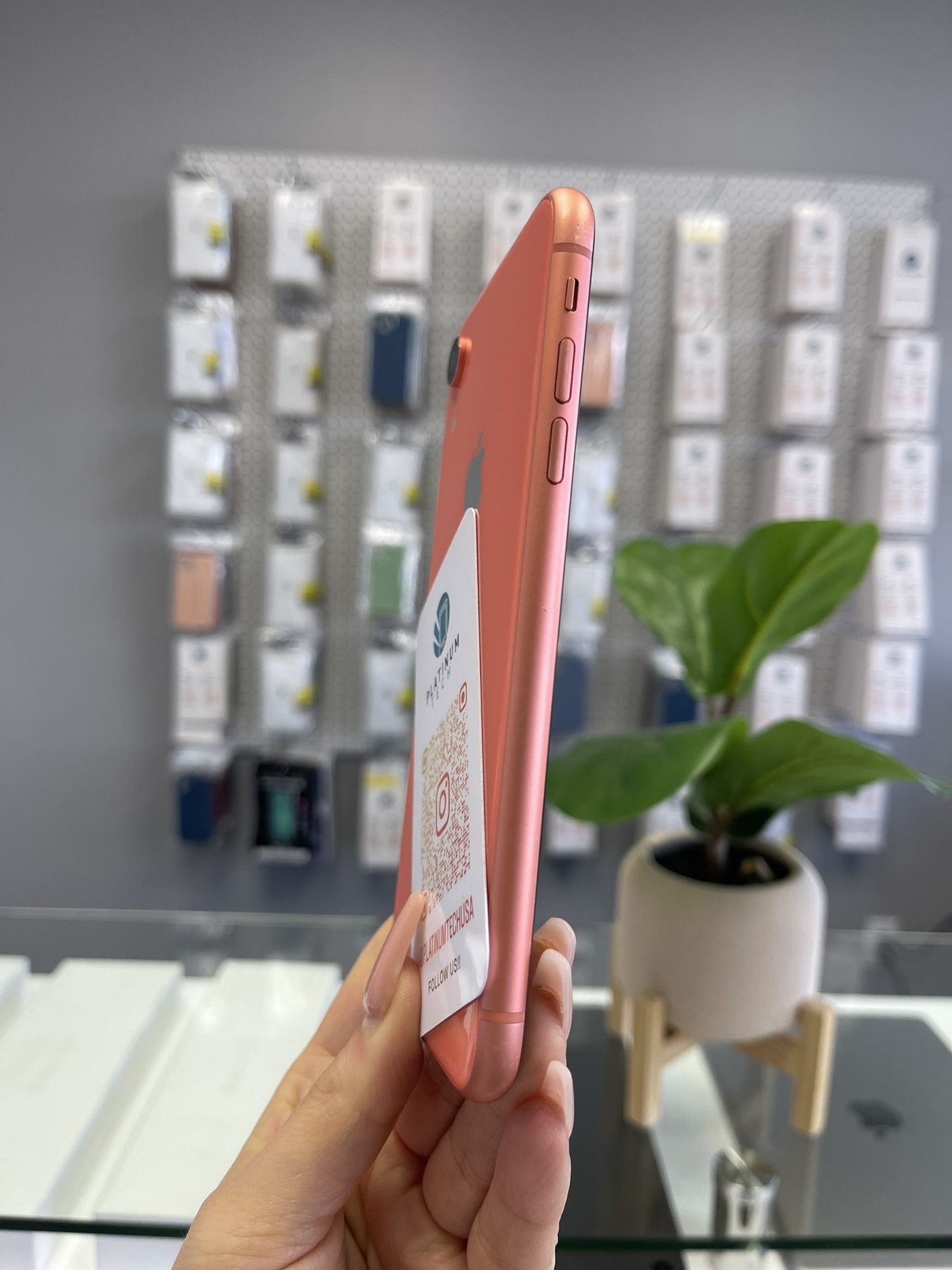 iPhone XR 128Gb Unlocked Coral Color Like New With Warranty