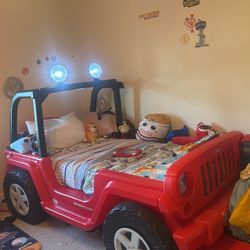 Toddler Jeep Bed (Lightly Slept In)