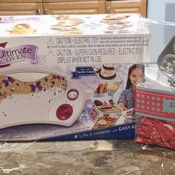 Easy Bake Ultimate Oven & Lil Girls Chef Cooking Set W/ Addt'l Cookware $45