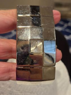 Ladies watch. Needs battery