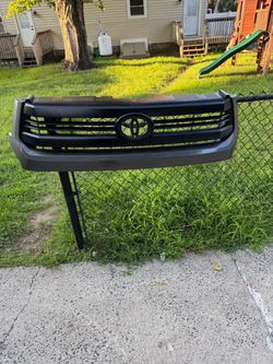 2016 Toyota Tundra front grill