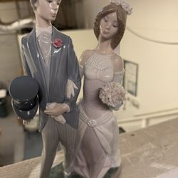 lladro figurines collectibles 1404"Matrimony". Pristine Condition.