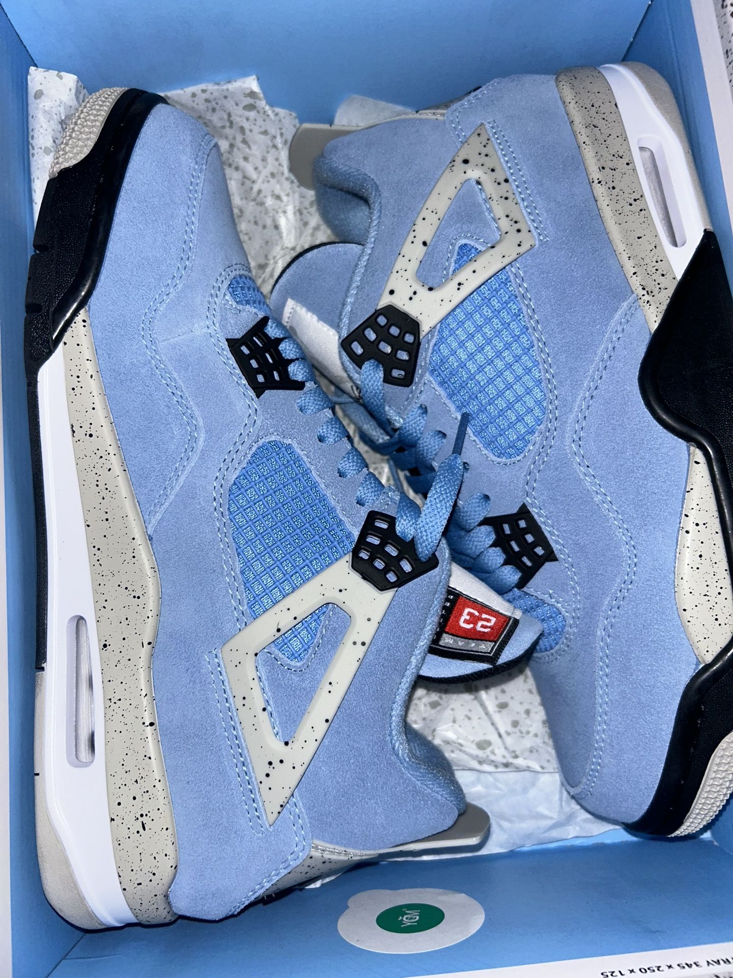 BRAND NEW JORDAN 4 UNIVERSITY BLUES