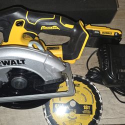 New Dewalt 20v Brushless 6.1/2" Circular saw. w/ battery, charger, and new blade..