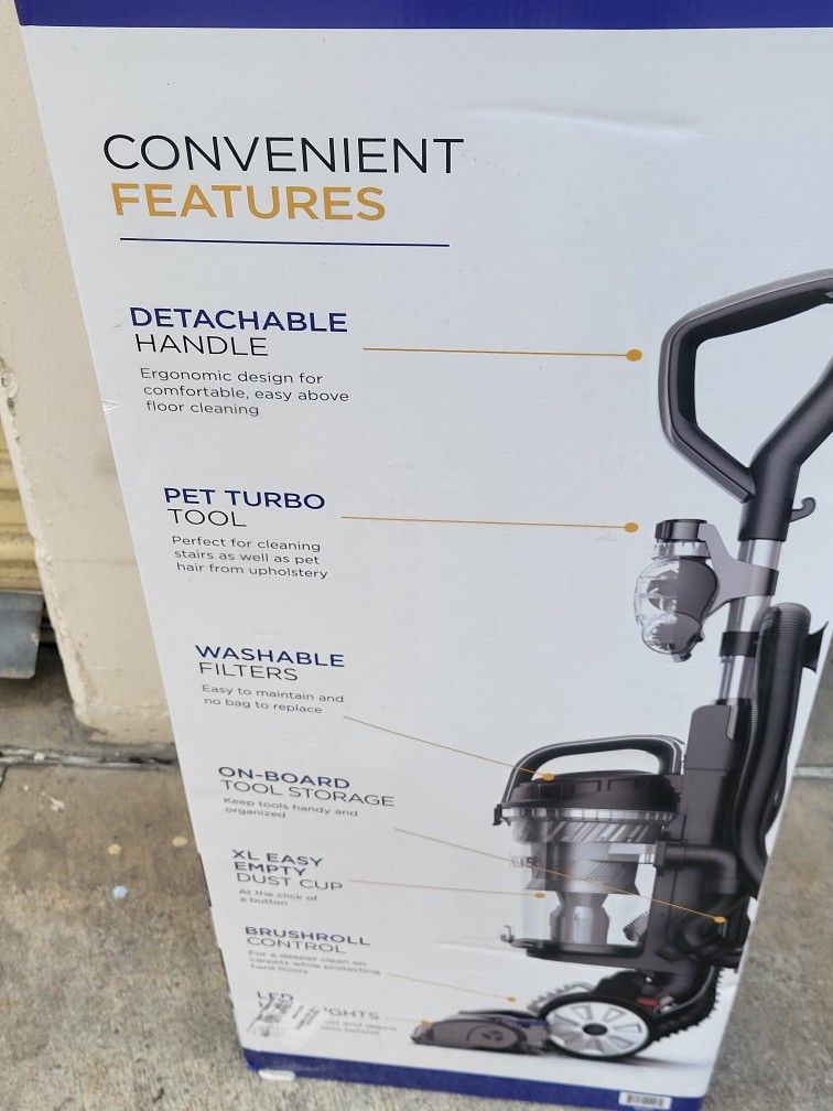 EUREKA DASHSPRINT ANTI TANGLE VACUUM CLEANER for Sale in Chula Vista