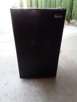 Nice Magic chef fridge with freezer
