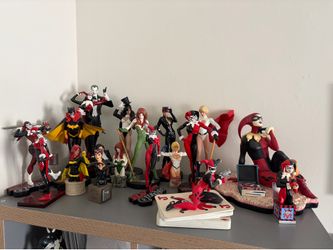 DC Bust Statues Batman Harley Quinn Wonder Woman Adam Hughes