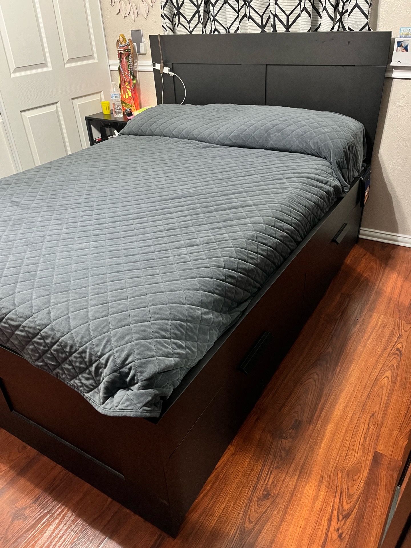Full size bed with 4 large drawers