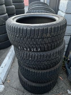 Vendo 235/50/R18 las 4 llantas las 4 llantas por $170
