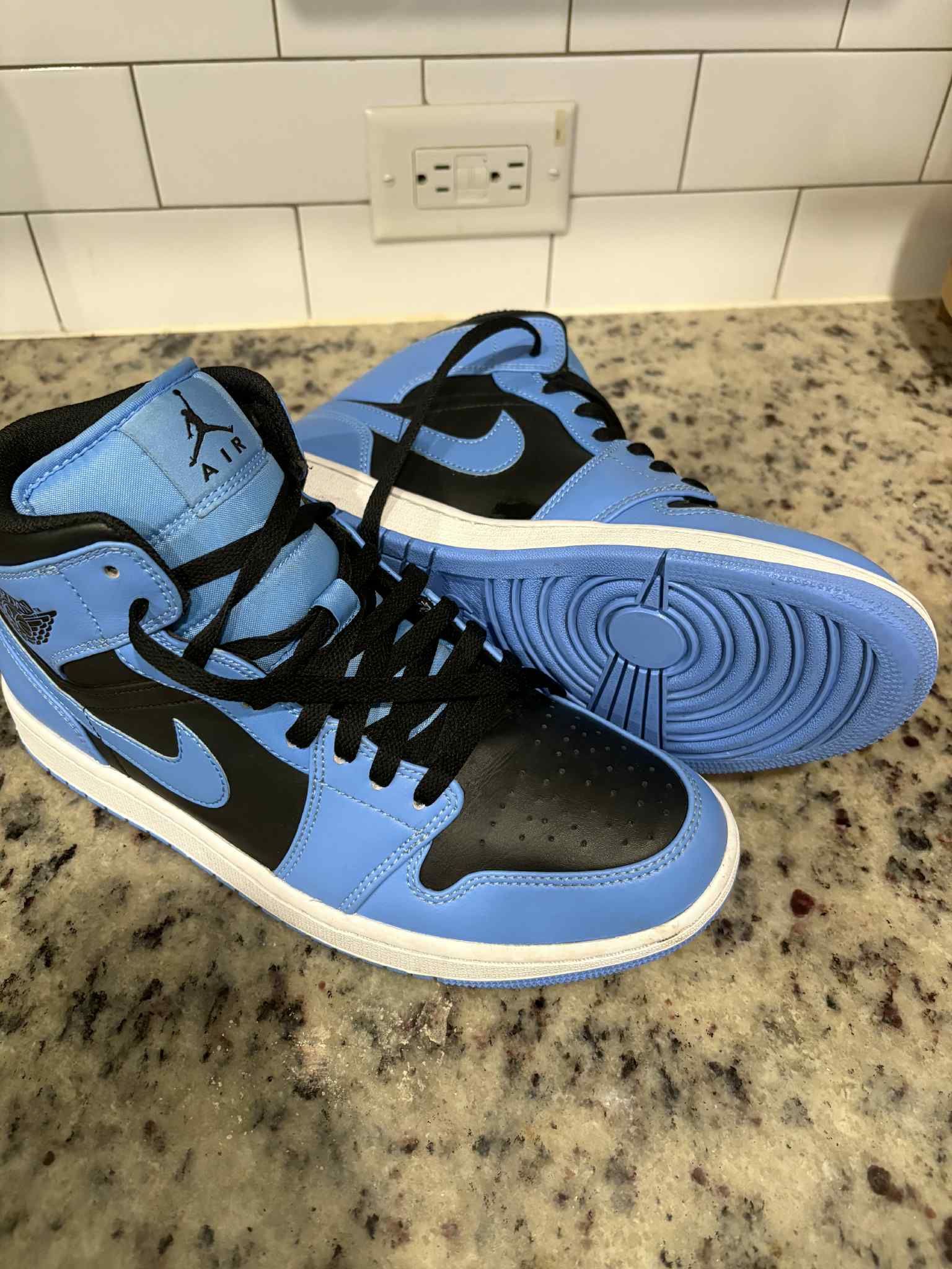Jordan 1 Mid Univ Blue/Black, Men's Size 9.5