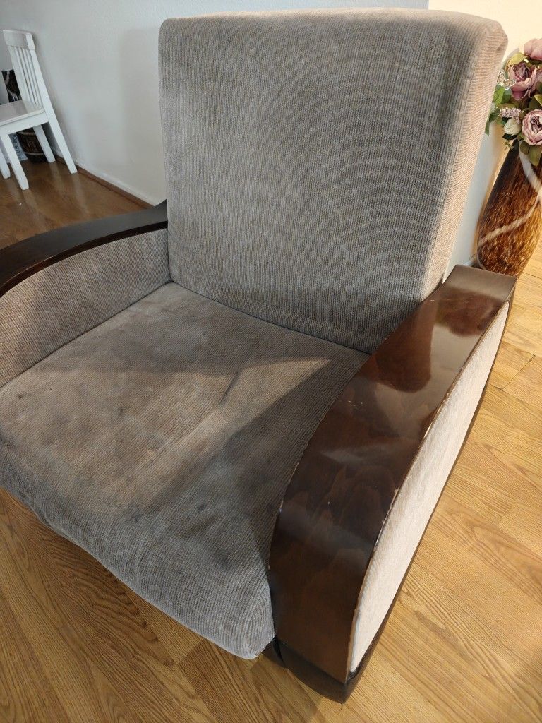 Chair (Free)
