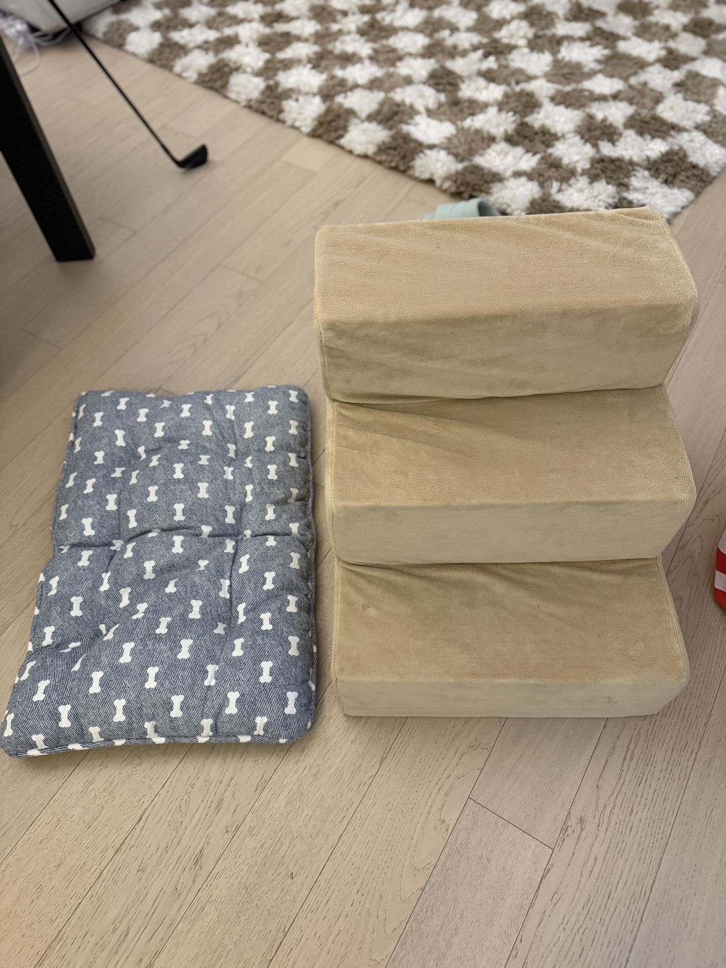 FREE Dog Steps And dog bed