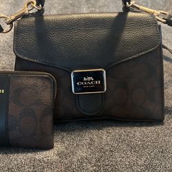 ***Coach Purse With Little Wristlet Very Cute***