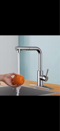 Kitchen Faucet with Single-Handle Pull Down Sprayer Sink Faucet in Chrome