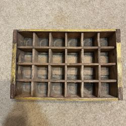 Great Shape Coca Cola Crate and 13 old collectable pop bottles 