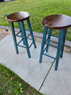 2 wood bar stools