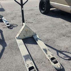 Crown Pallet Jack 5k Capacity 