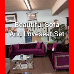🤩 Beautiful Sofa And Loveseat Set 