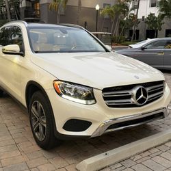 2017 Premium Mercedes Benz GLC300 Clean title 