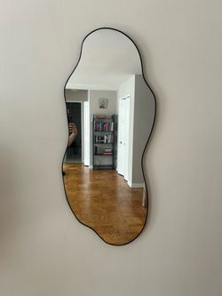 Curved mirror