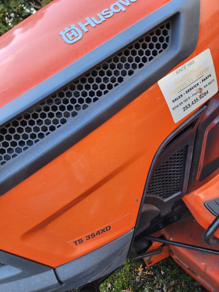 Husqvarna TS354XD Riding Mower/ Lawn Tractor for Sale in Puyallup, WA