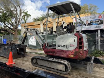 2016 Takeuchi TB216 Mini Excavator