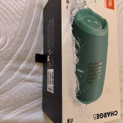 JBL Bluetooth Speaker. Charge 5