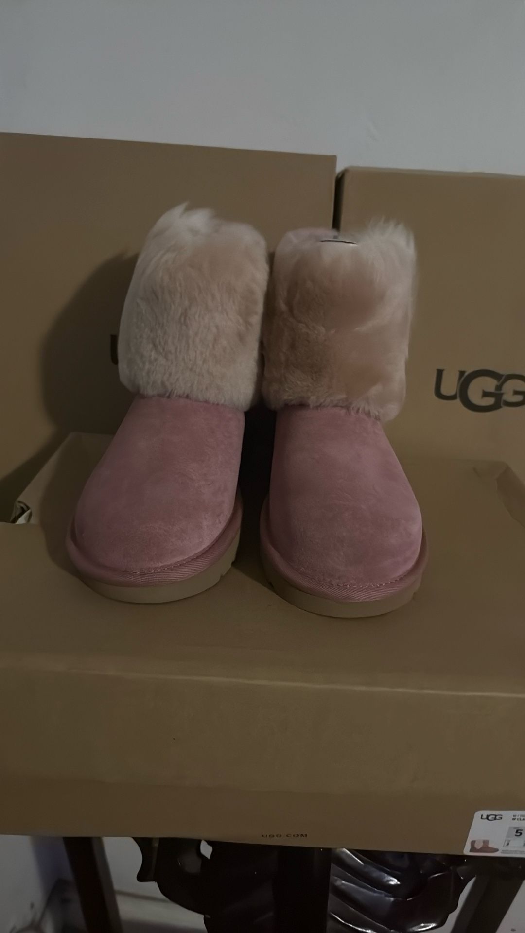 UGG. BOTA. Nuevas. Size #3. De Adulto