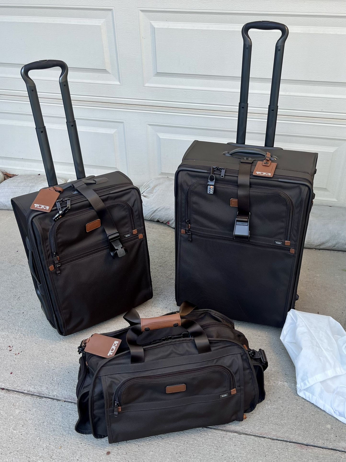 Tumi Travel (3pc) 2-wheeled Luggage Set Ballistic Nylon.
