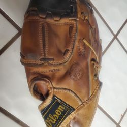 Baseball glove Good shape