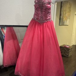 Fiusha Quinceañera Dress Size 4 USED
