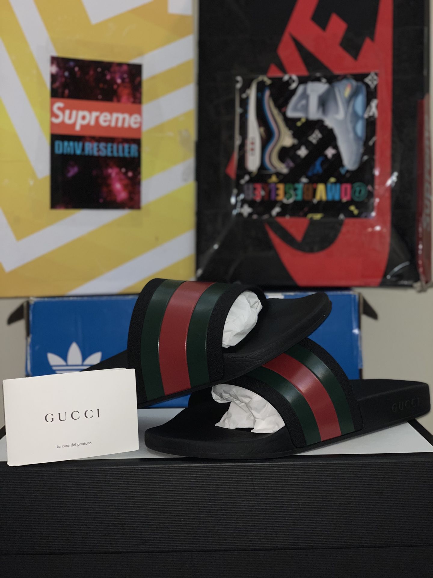 Gucci flip flop black