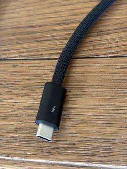 49” thunderbolt 4 cable brand new