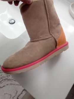 Uggs boots women size 5 "