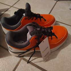 Men Tennis Shoes Brand New Size 9/5