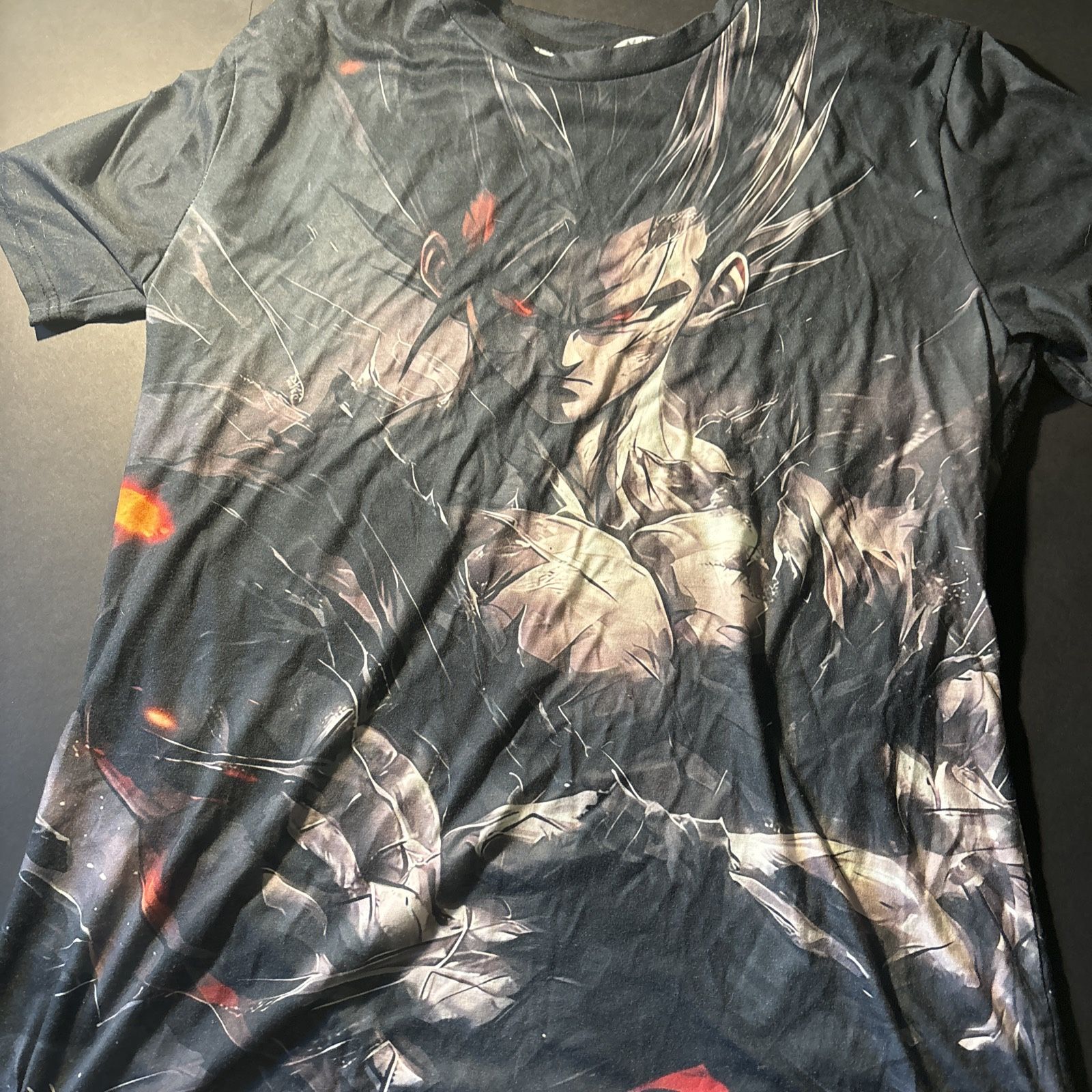 Men’s Large Saiyan Graphic T-shirt Pullover