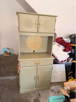 Cabinet/hutch