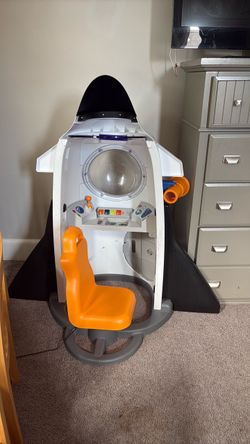 Little tikes kids play rocket ship