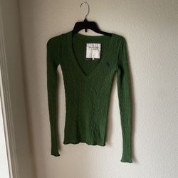 Brand new woman’s Abercrombie & Fitch brand green long sleeve sweater up for sale 