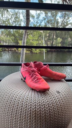Soccer cleats