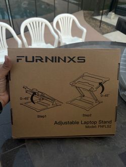 Adjustable laptop stand