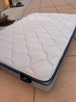 Queen mattress (serta)